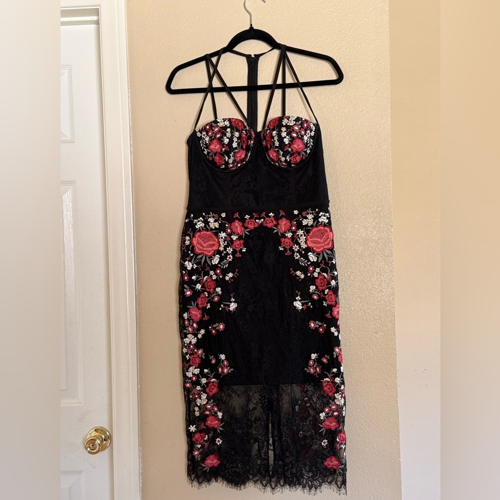 Maddie Lace Embroid Midi Dress